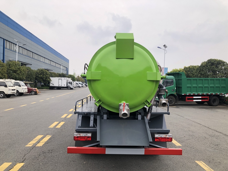 東風6方吸污車
