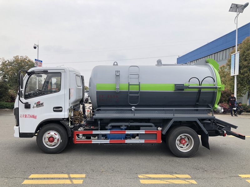 東風6方吸污車