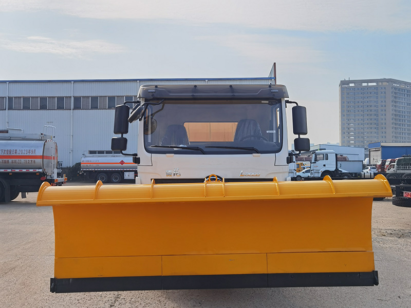 陜汽單橋除雪車(chē),3米除雪鏟，8方撒布機(jī)